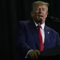 Nikki Haley questions Trump's mental fitness after he appears to confuse her for Nancy Pelosi