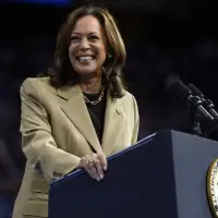 In Las Vegas, Kamala Harris sees a chance to improve her odds of winning