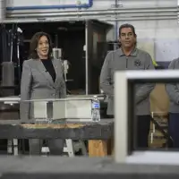 Harris courts Michigan's working-class voters on her second visit to the battleground since Saturday