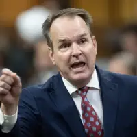 Federal government moves to end port strikes, orders binding arbitration