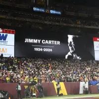 Moment of silence for former President Jimmy Carter held before the Falcons-Commanders game