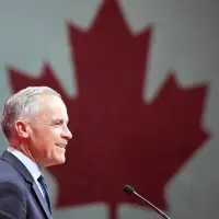 Elections Canada pauses vote counting with majority still in question
