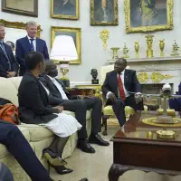 Ernie Els, Retief Goosen join South African president in White House meeting with Trump