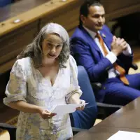 Manitoba cabinet minister apologizes again for sign-language interpreter comments