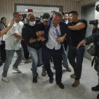NYC mayoral candidate Brad Lander arrested at immigration court
