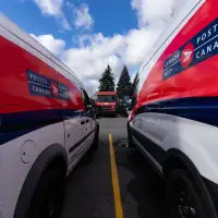 Canadian Union of Postal Workers urges workers to reject contract offer