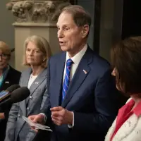 U.S. senator in Ottawa urges Carney to quickly repeal digital services tax