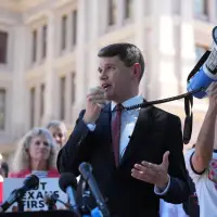 Democrats slam rush to redraw US House maps at first hearing in Texas