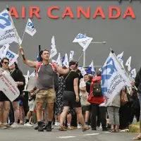 Air Canada cancels plan to resume flights Sunday as union defies back-to-work order