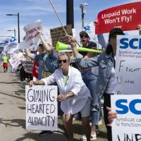 Air Canada says no deal with union until planes moving as it cancels more flights