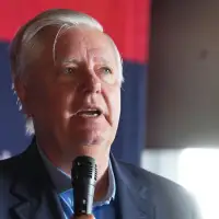 Sen. Lindsey Graham says Trump ready to 'crush' Russian economy if Putin avoids talks with Zelenskyy