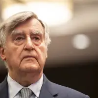 Lucien Bouchard urges Parti Quebecois leader to reconsider promise to hold referendum