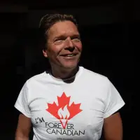 Former Alberta deputy premier takes pro-Canada petition fight to driveways, dog parks