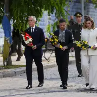 In Kyiv, Carney not ruling out Canadian troops in Ukraine if peace deal reached