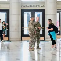 Signaling collaboration, DC mayor orders emergency operations center kept open to work with feds