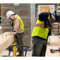 'Putrid' Canada Jobs Report Heaps Pressure on Carney and BOC