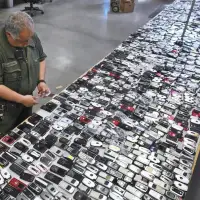 FCC taking steps that would allow US prisons to jam prisoners' cellphone signals