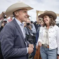 Alberta's Premier Smith to meet Prime Minister Carney in Edmonton, repeat her demands