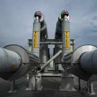 Alberta premier praises first batch of national-interest projects