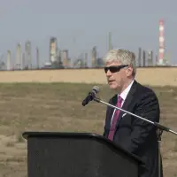 Ottawa discussing future of emissions cap with Alberta, oil companies: minister