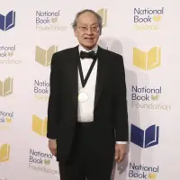 Arthur Sze is appointed US poet laureate as the Library of Congress faces challenges