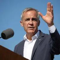 Economists See Canada Deficit Surging to C$70 Billion on Trade War