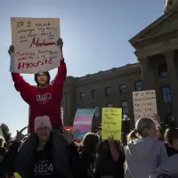 Offer for Alberta teachers includes same pay with COVID shots, voting starts Saturday
