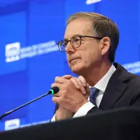 Macklem Backs Canada's Fiscal Shift, Says Tough Reforms Needed