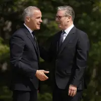 Carney arrives in U.K. to talk trade, court investment