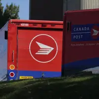 Striking Canada Post union urges Ottawa to walk back sweeping mandate changes