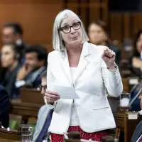 Jobs minister urges Canada Post to table new offer to striking union