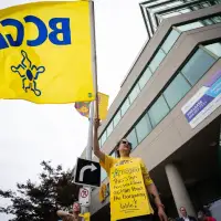 Striking B.C. public service staff to enter non-binding mediation with province