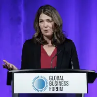 Alberta re-enters pipeline arena, plans to propose new oil pipeline to B.C. coast