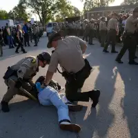 Noem visits Chicago area ICE facility as agents detain multiple protesters outside
