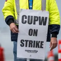 Canada Post takes signing bonus off the table in latest offer to union