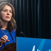 Danielle Smith meets with PM Mark Carney, calls B.C. premier ‘un-Canadian’