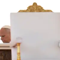 Pope meets with Chicago union leaders, urges migrant welcome as crackdown underway in hometown