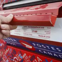 Canada Post lays off dozens of managers amid restructuring, labour dispute