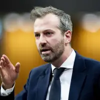 Minister defends changes allowing Canada Post to shutter rural offices