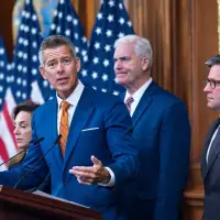 Government shutdown continues to add to stress on air traffic controllers and disrupt flights