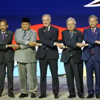 Carney tells ASEAN summit Canada respects trade rules, as Trump threatens new tariffs