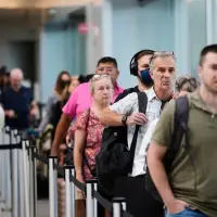 U.S. to take photos of all travellers entering or leaving the country