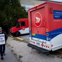 Canada Post union asks Ottawa to butt out as talks set to resume