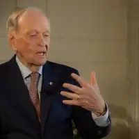 Alberta premier ‘cannot double-talk’ about Ottawa depending on her interests: Chrétien