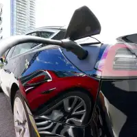 Feds will unveil proposed changes to EV sales mandate this winter, officials say