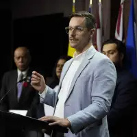 Unions condemn federal government's plans to change collective bargaining rules