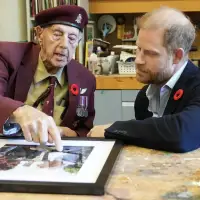 Photo Gallery: Prince Harry meets with veterans in Toronto
