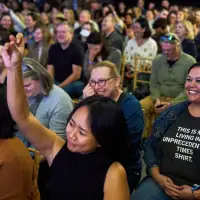 Progressives warn Democrats against alienating the left and blast Schumer's Senate leadership