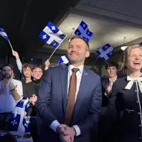 PQ leader rallies troops as Quebec Liberals warn against Quebec currency policy