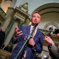 Saskatchewan signs first contracts with nurse practitioners to expand primary care